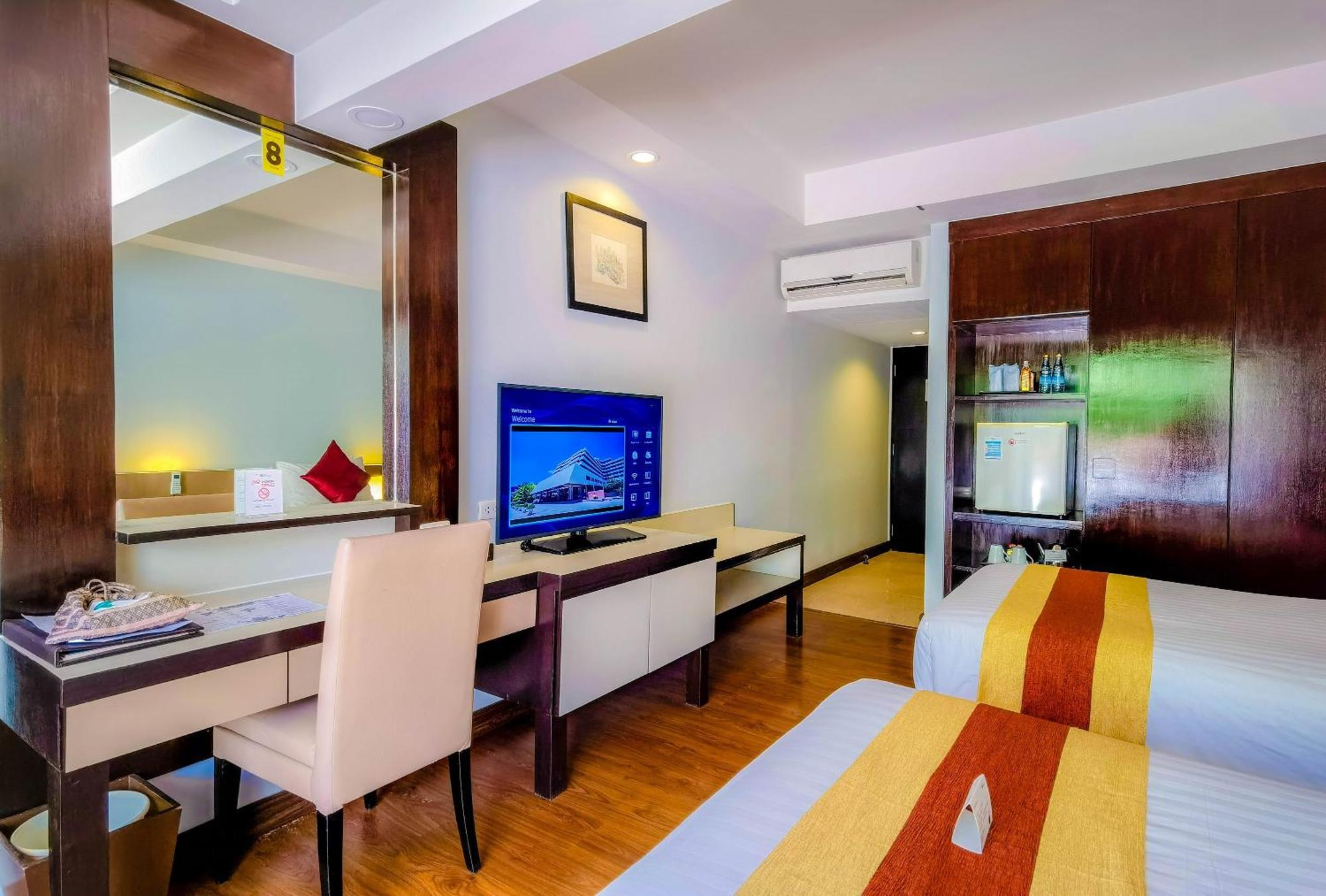 Patong Resort Hotel - Sha Extra Plus Buitenkant foto