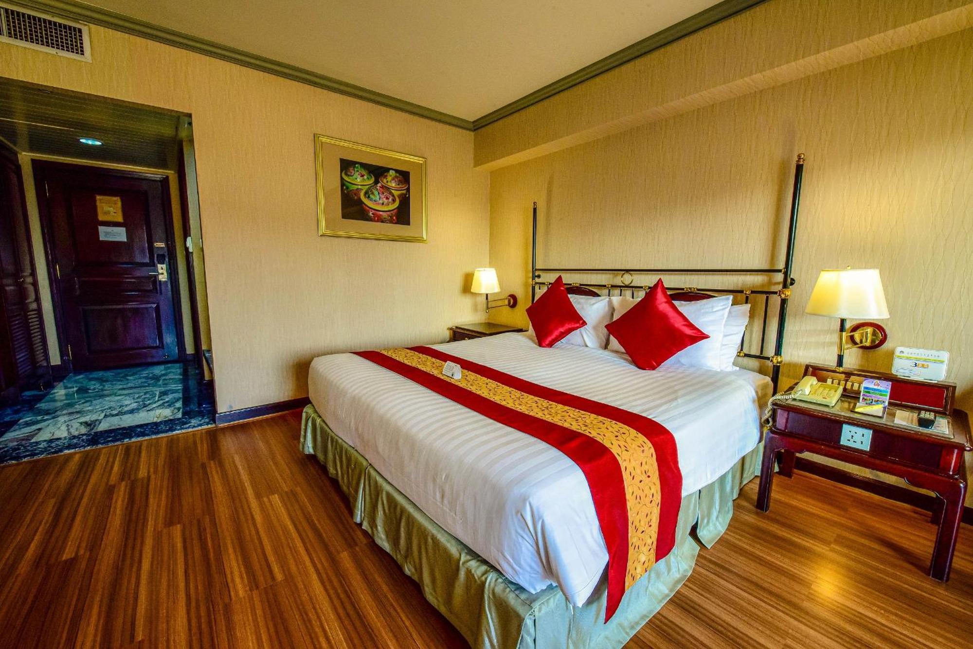 Patong Resort Hotel - Sha Extra Plus Buitenkant foto